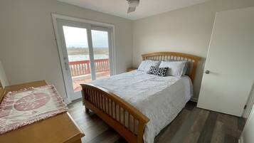 3 bedrooms, travel crib, WiFi, bed sheets