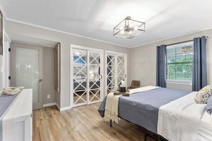 2 多间卧室、免费 WiFi