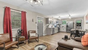 A modern apartment with a living room, dining area, and kitchen. - 3 miles from NAS * King and Queen Bed * Covered Patio * Luxury Bath * Open concept Living (Pensacola)