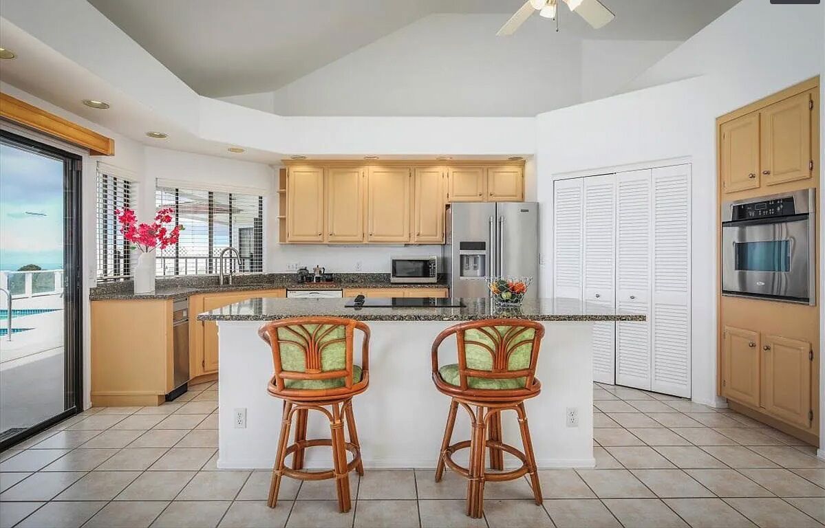 2 Oceanview Luxury Suites+ pool and Jacuzzi 