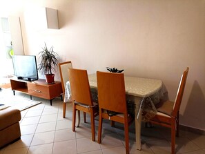 Apartamento, 2 habitaciones, accesible para personas con discapacidad, balcón | Restauración