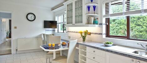 Lava-louças, freezer