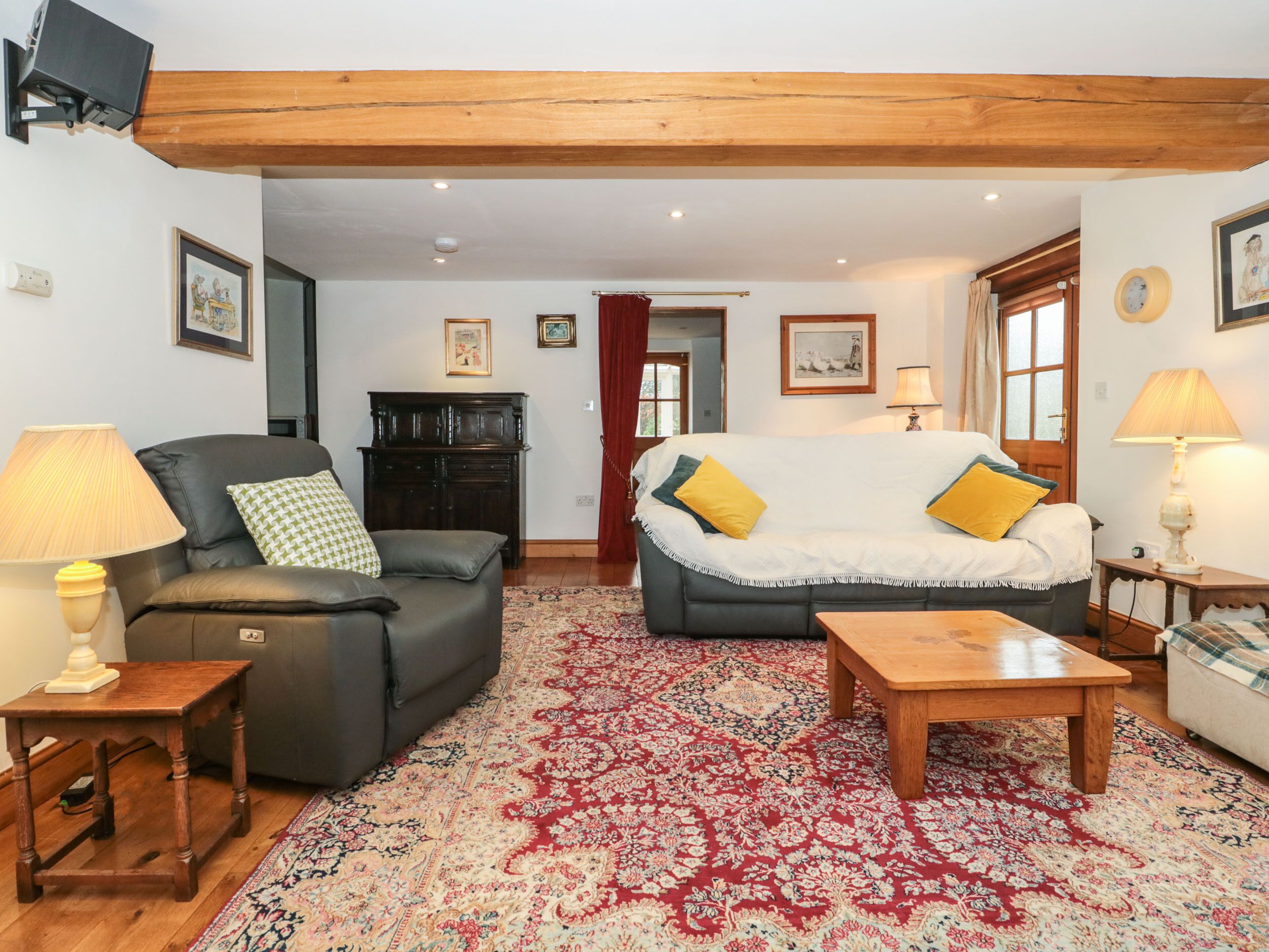 2 habitaciones, decoración personalizada y muebles diferentes 