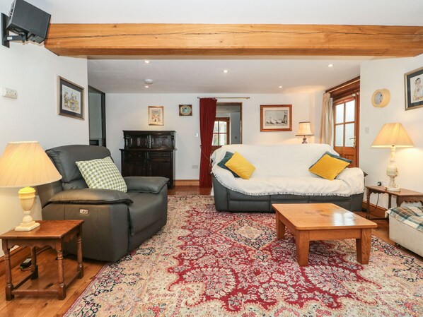 2 عدّة غرف نوم وبديكورات فريدة لكل غرفة وطراز فريد لكل وحدة