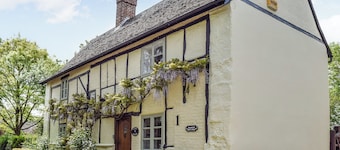 3 bedroom accommodation in Padbury, near Buckingham