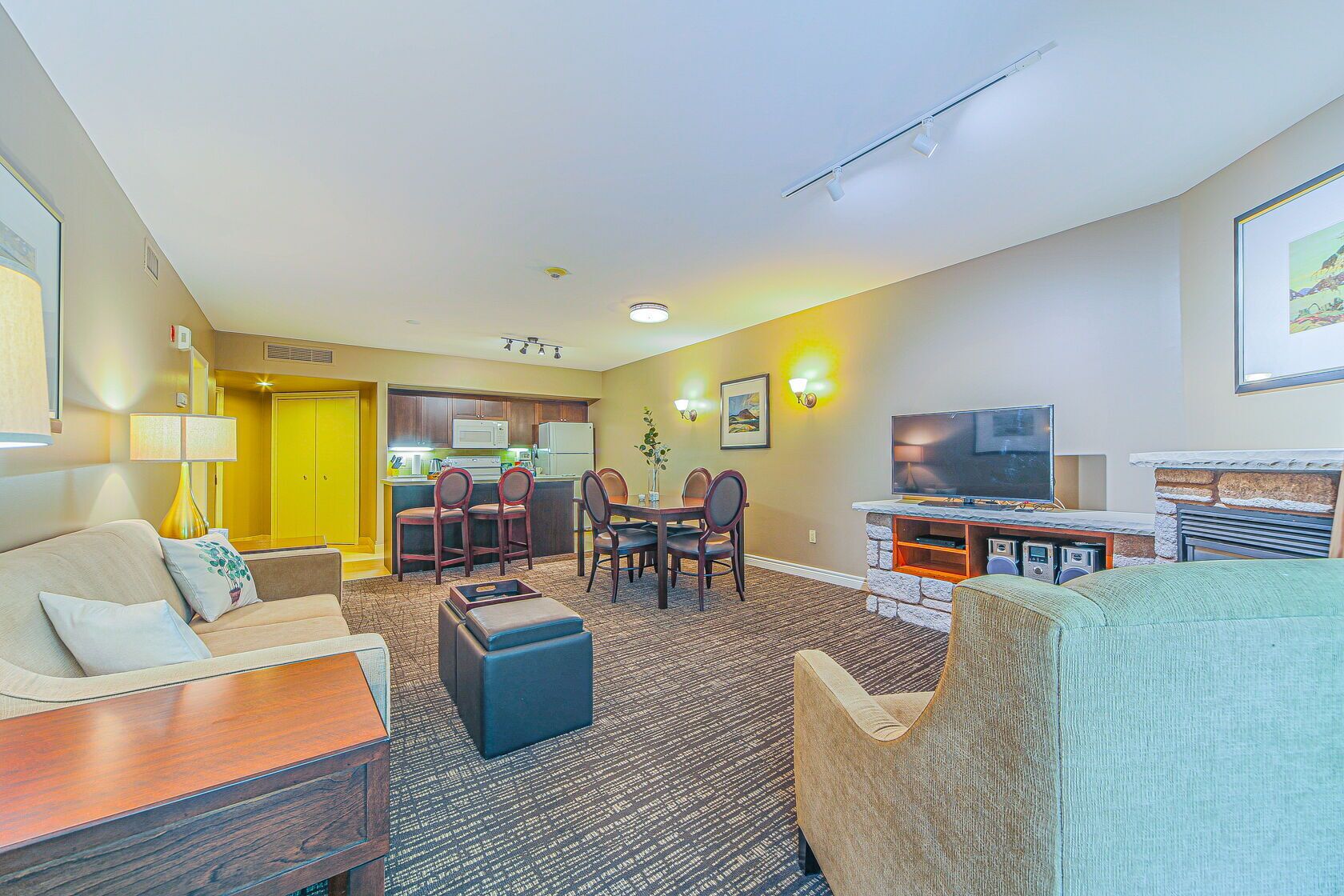 Stunning 1 bedroom condo in Horseshoe Valley