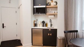 Interior - Studio5/Plateau/St-Denis/Terraces/SelfCheck-In/AC (Montréal)