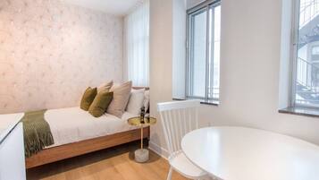 1 slaapkamer, een strijkplank/strijkijzer, gratis wifi, beddengoed