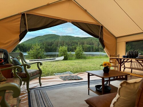 Glamping Retreat with private lake, 330+ acres and frontage on the Cedar River