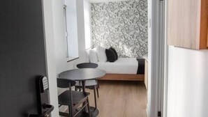 Unclassified image, 4 of 29, button - Studio9/Plateau/St-Denis/Terraces/SelfCheck-In/AC (Montréal)