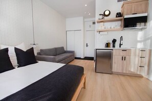 1 bedroom, iron/ironing board, travel cot, free WiFi