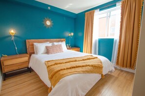 03 Chambre principale lit queen - Main bedroom queen bed - Bohemian/2Bds/Rooftop/Terraces/Plateau/St-Denis/AC (Montréal)