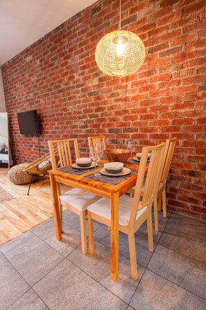 Dining - Zen/Rooftop/Terraces/Plateau/St-Denis/AC/TV (Montréal)