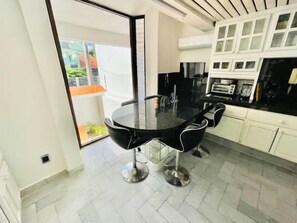 Fridge, microwave, coffee/tea maker, cookware/dishes/utensils - Beautiful Big House on a great strategic location (Cancún)