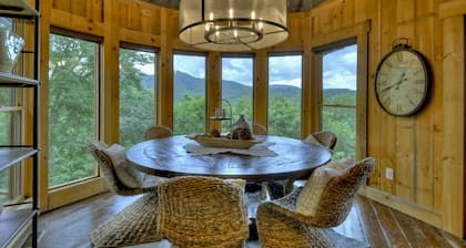 Luxury lodge/cabin in Blue Ridge with long range mountain views