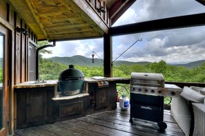 Terrace/patio - Luxury lodge/cabin in Blue Ridge with long range mountain views (Cherry Log)