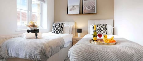 2 bedrooms, desk, travel cot, WiFi