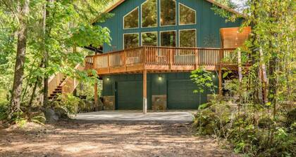 Lost Shelter Chalet- Rhododendron