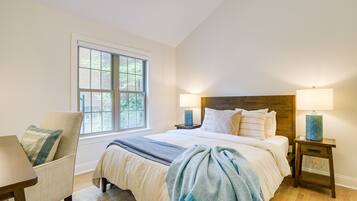 1 bedroom, desk, iron/ironing board, WiFi