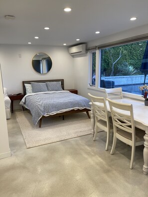 1 chambre, fer et planche à repasser, accès au Wi-Fi (inclus)