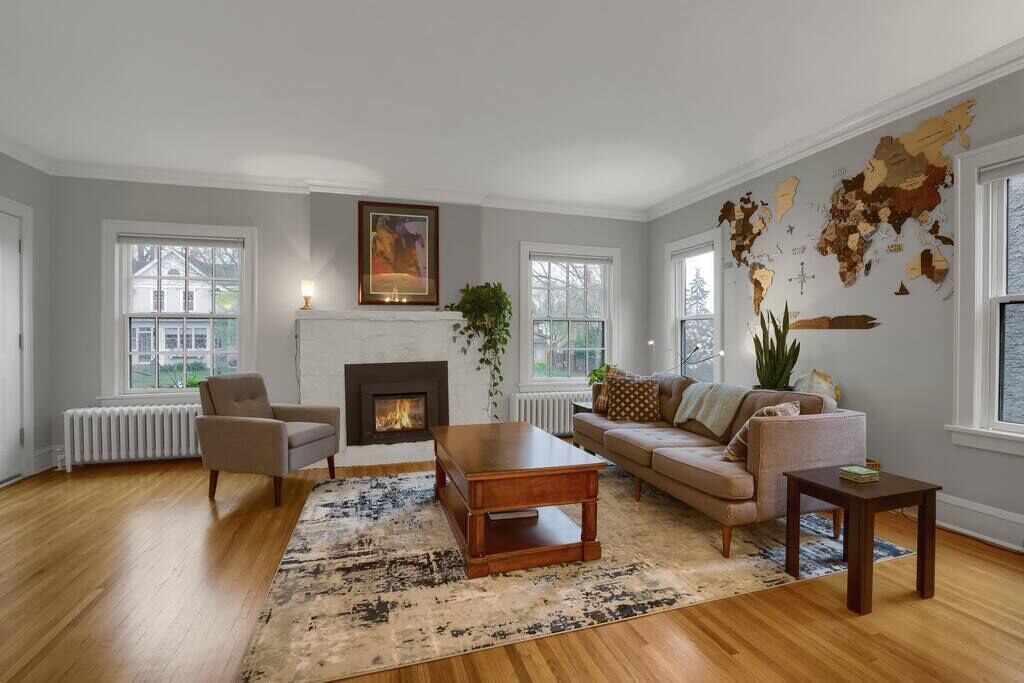 Cozy, Modern 2Br Condo by the Lake with Sauna