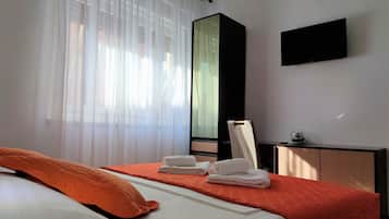 1 dormitorio, tabla de planchar con plancha, Internet y ropa de cama