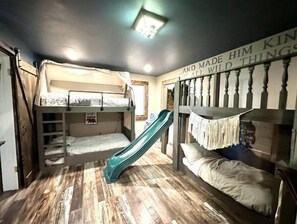 3 bedrooms, free WiFi, bed sheets