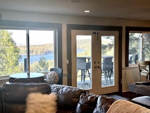 Smart TV, chimenea, videojuegos y reproductor de DVD 