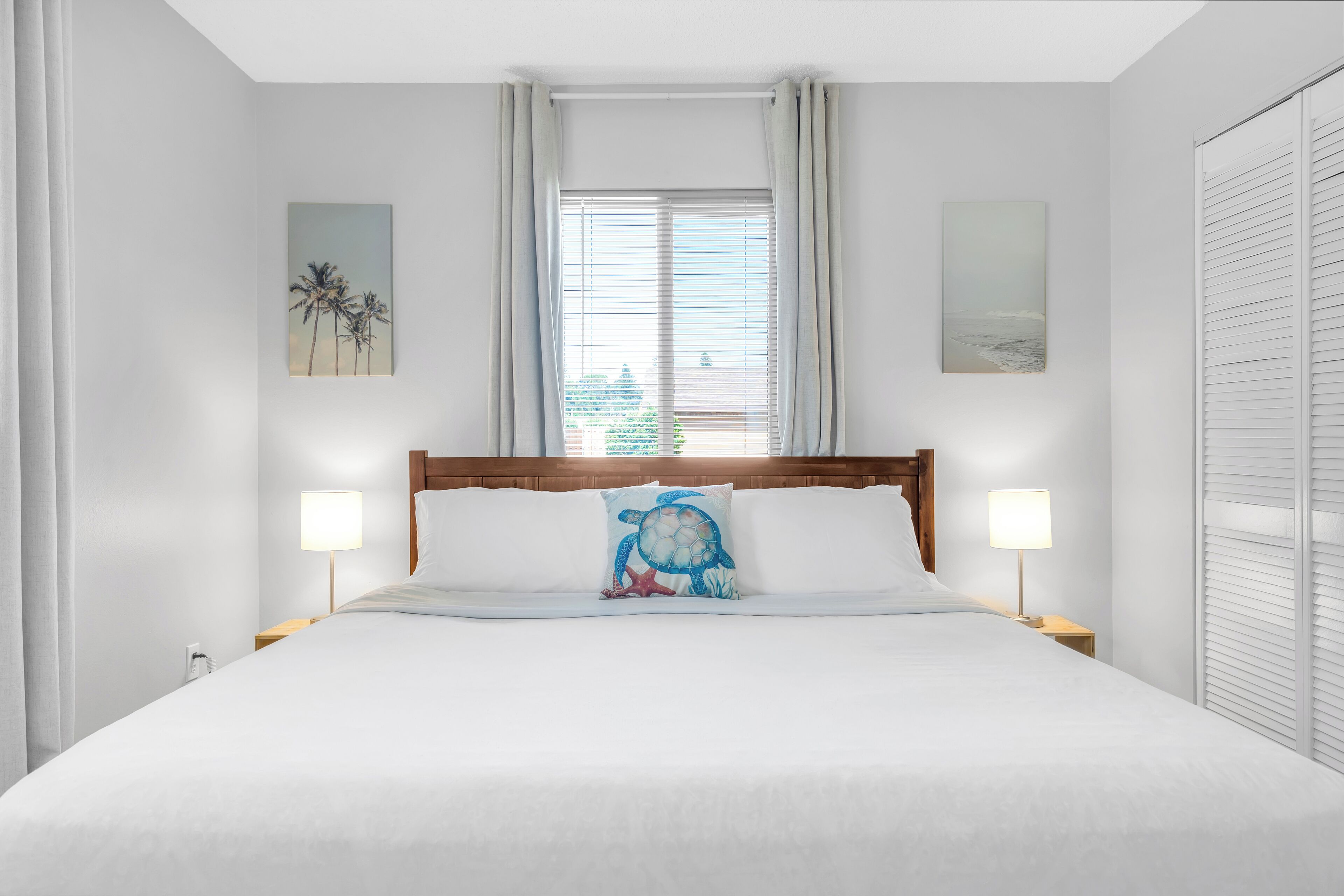 ☀️ Sunny Paradise ☀️ - Pool Home, 3 bedroom, 2 King Beds, 2 Bunk Beds