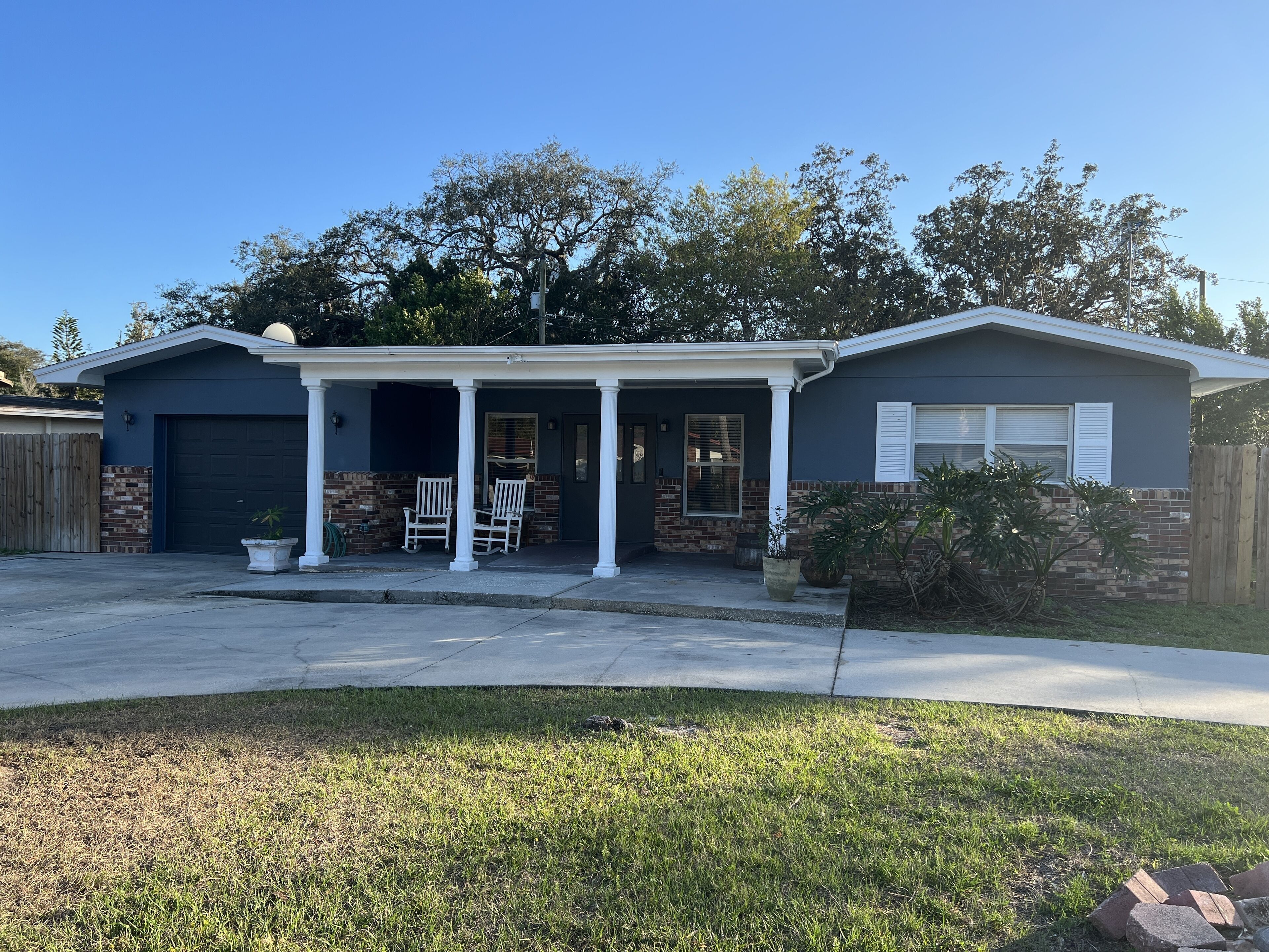 Beachy Holiday Home- 3/2 up to 5 guests