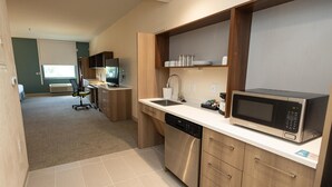 Studiosuite, 1 kingsize-seng, tilgjengelighetstilpasset, badekar | Eget kjøkken