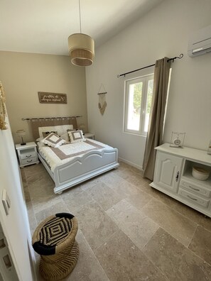 2 dormitorios, tabla de planchar con plancha, wifi gratis y ropa de cama