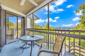 Outdoor dining - Reel Paradise – 2BR Near Fishing & Dive Spots (Marathon)