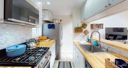 Dog-friendly, two-story condo with community pool - close to Mashpee Town Beach