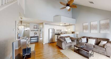 2nd-floor condo steps to the beach with balcony, outdoor pool, W/D, AC