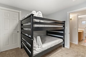 4 chambres, bureau, fer et planche à repasser, Wi-Fi gratuit
