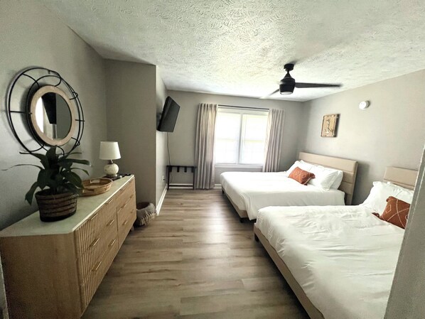 3 habitaciones, escritorio, tabla de planchar con plancha y wifi