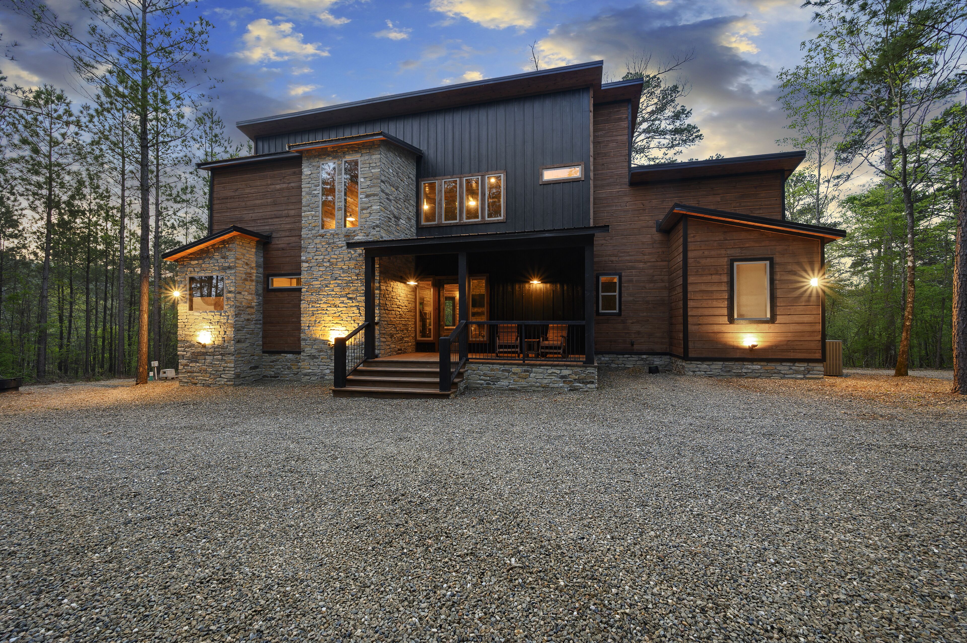 Good Spirits- Ultra Luxe Cabin in the Woods. Sleeps 14 