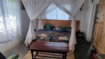Luxury Double Room Single Use | Individually decorated, individually furnished, desk, iron/ironing board