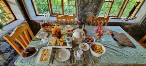 Sudah termasuk sarapan ala kontinental setiap hari