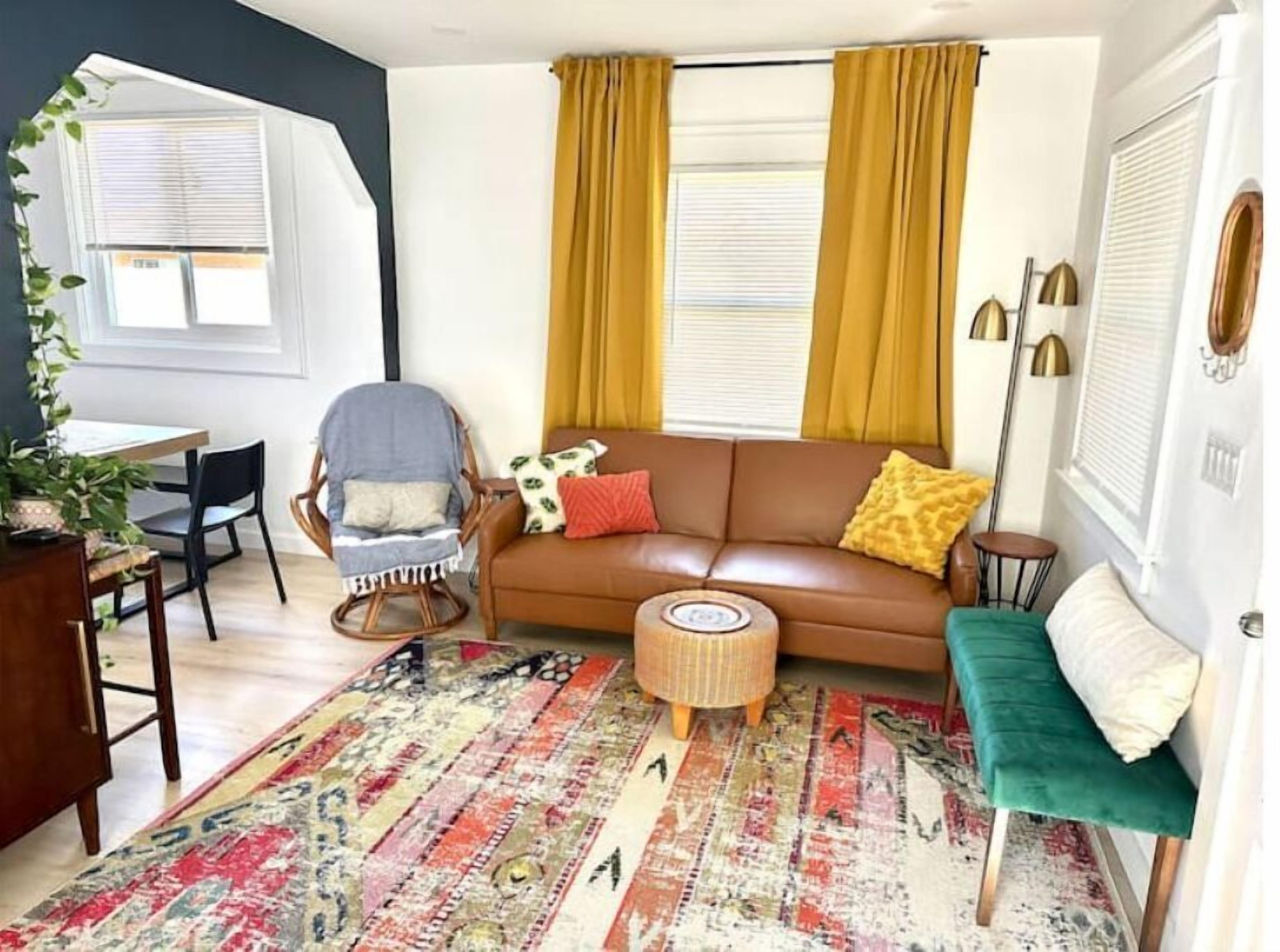 3BR Craftsman Near Downtown, Padres, Airport, Beaches, Military Bases & the Zoo!