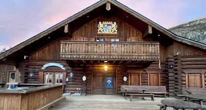 Ski-in ski-out Modern Chalet in Kachina Basin... w/ Steam Showers!