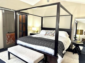 3 bedrooms, desk, iron/ironing board, travel cot