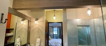 Ski-in ski-out Modern Chalet in Kachina Basin... w/ Steam Showers!