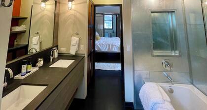 Ski-in ski-out Modern Chalet in Kachina Basin... w/ Steam Showers!
