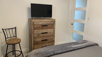 1 bedroom, desk, WiFi, bed sheets