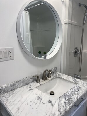 Hair dryer, towels, toilet paper - A Best Choice<br>Quiet and private (Timmins)