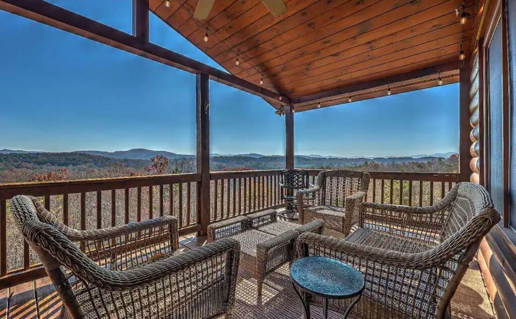 Panoramic Mountain View Log Cabin in North Georgia Mountains