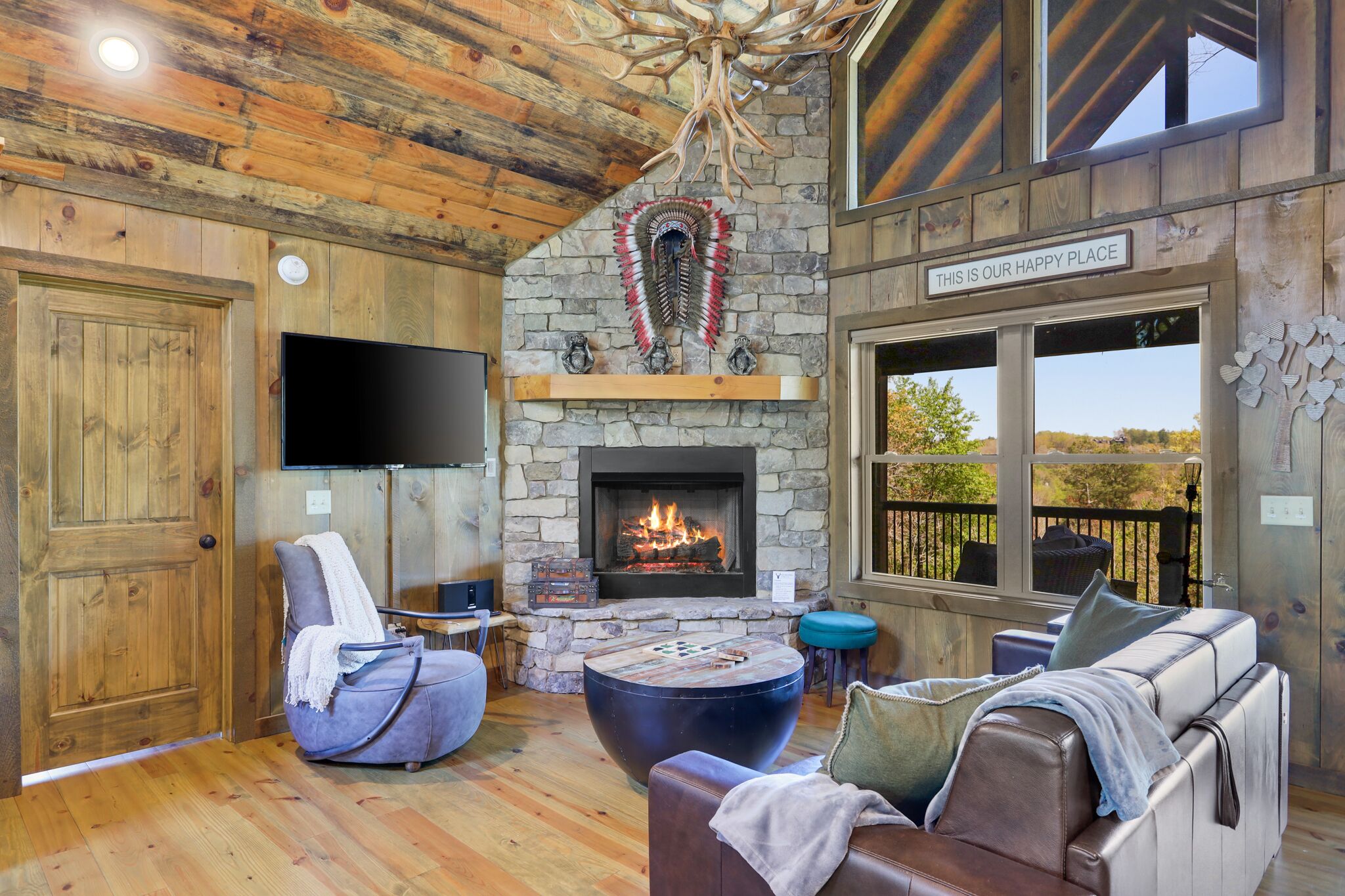 Cabin 8 Min to Downtown Blue Ridge/Hot Tub/Firepit/Mountain Views/No 4WD Needed!