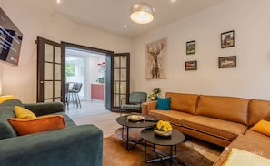 Villa, 5 Bedrooms, Smoking, Patio | Living area